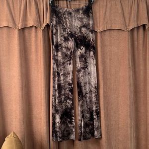 Black and grey tie dye bootleg leggings